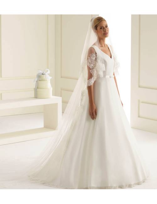 Velo-mantilla wedding